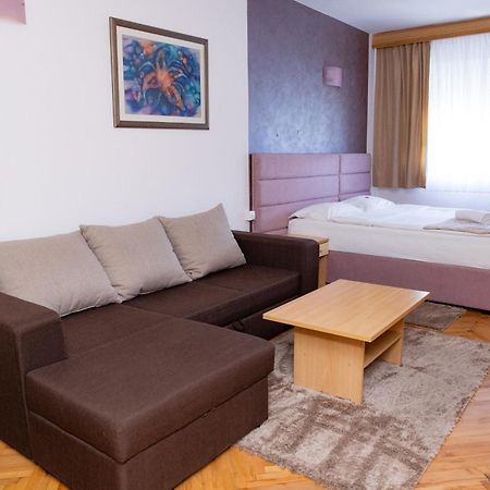 Motel New Sanatron 보산스키 노비 외부 사진