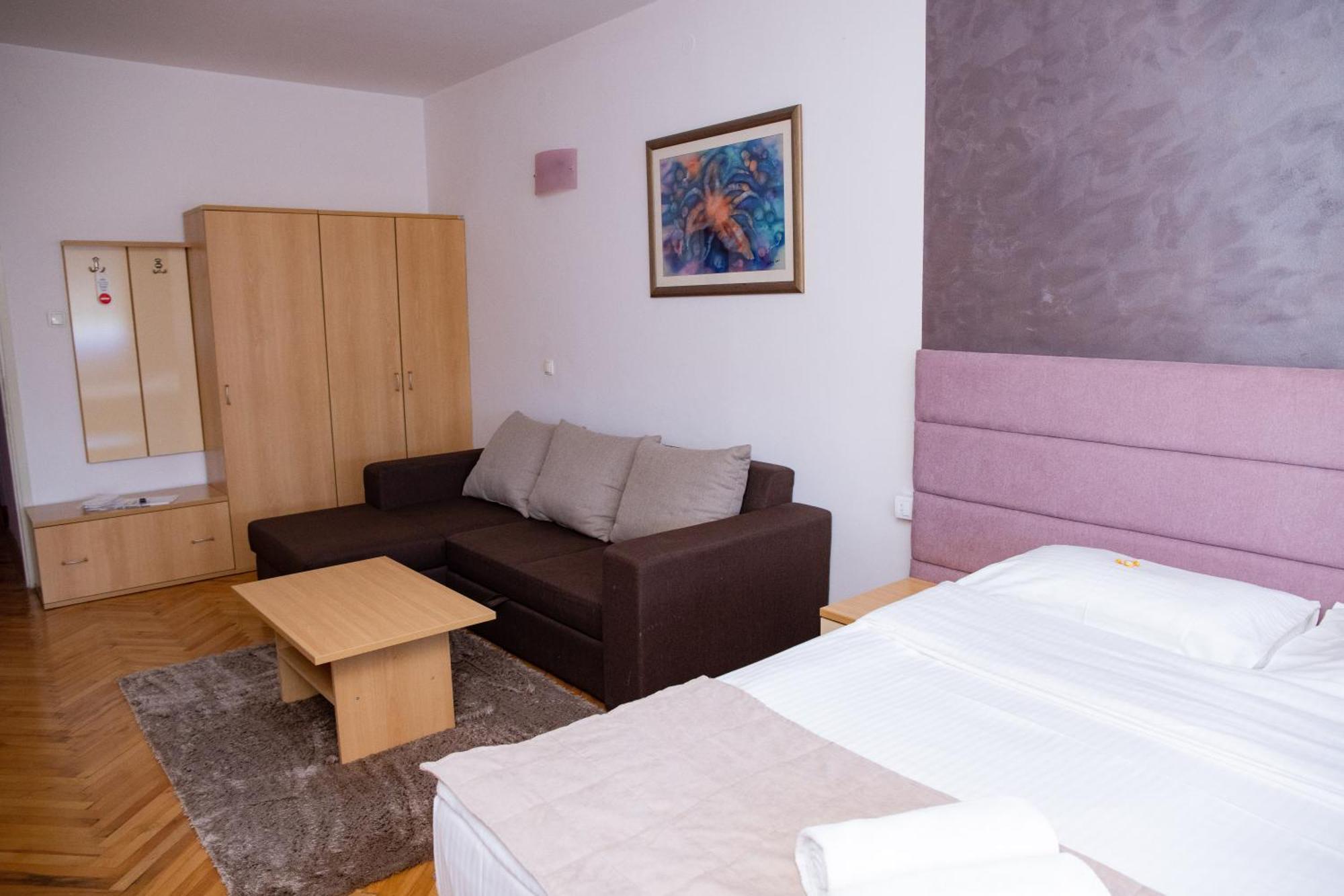 Motel New Sanatron 보산스키 노비 외부 사진