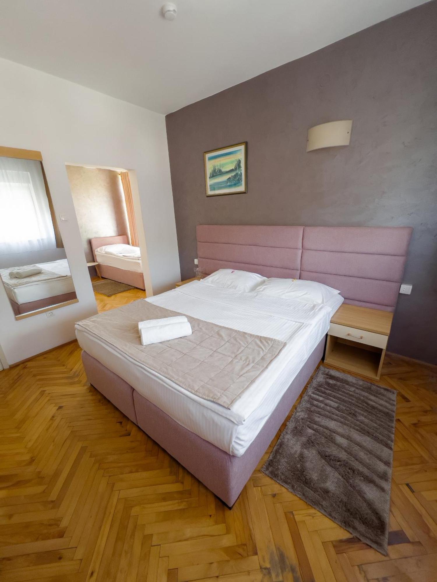 Motel New Sanatron 보산스키 노비 외부 사진