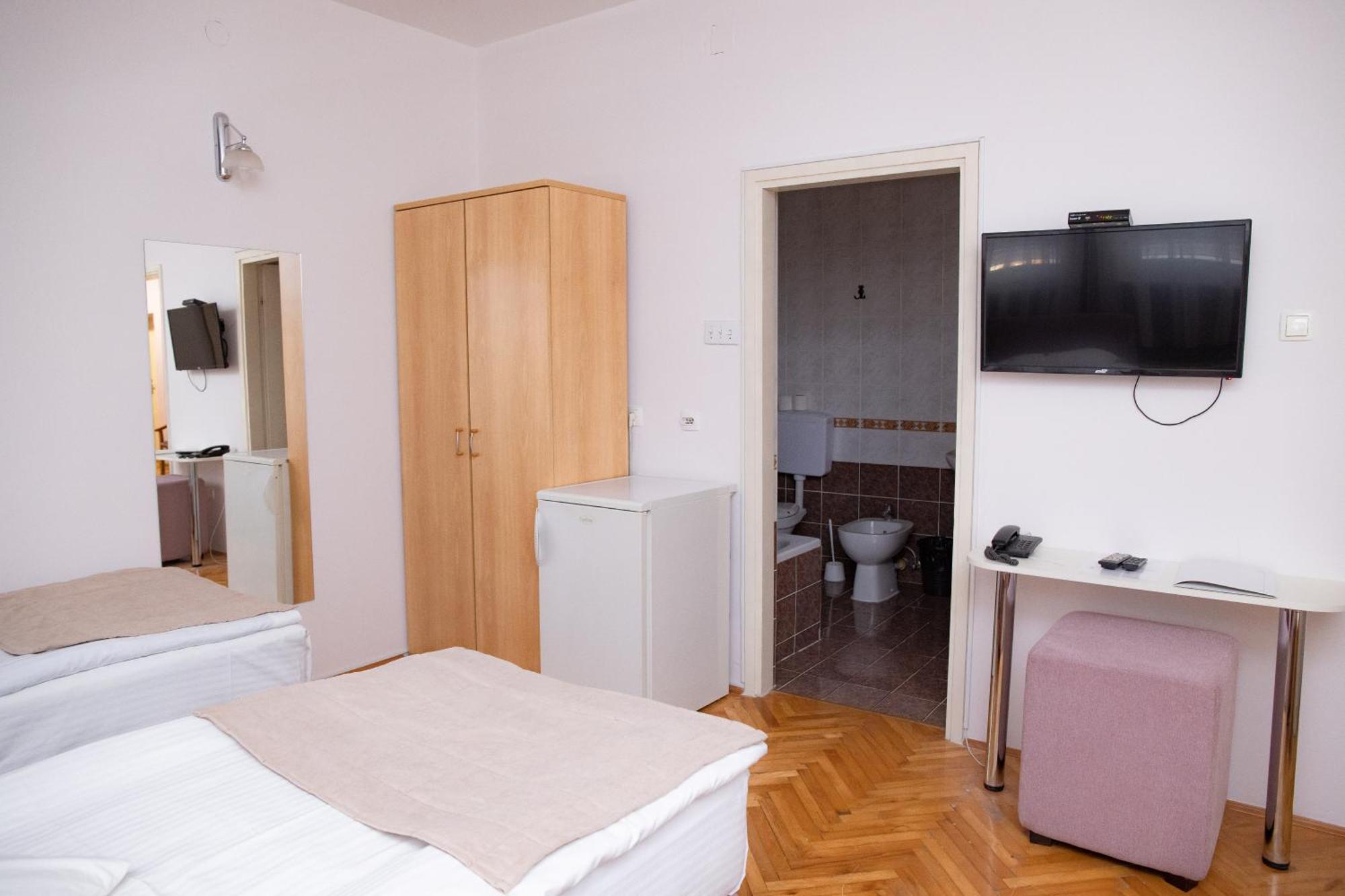 Motel New Sanatron 보산스키 노비 외부 사진