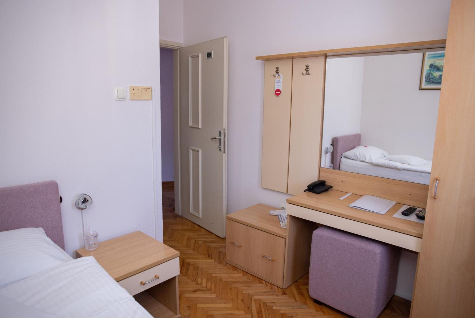 Motel New Sanatron 보산스키 노비 외부 사진