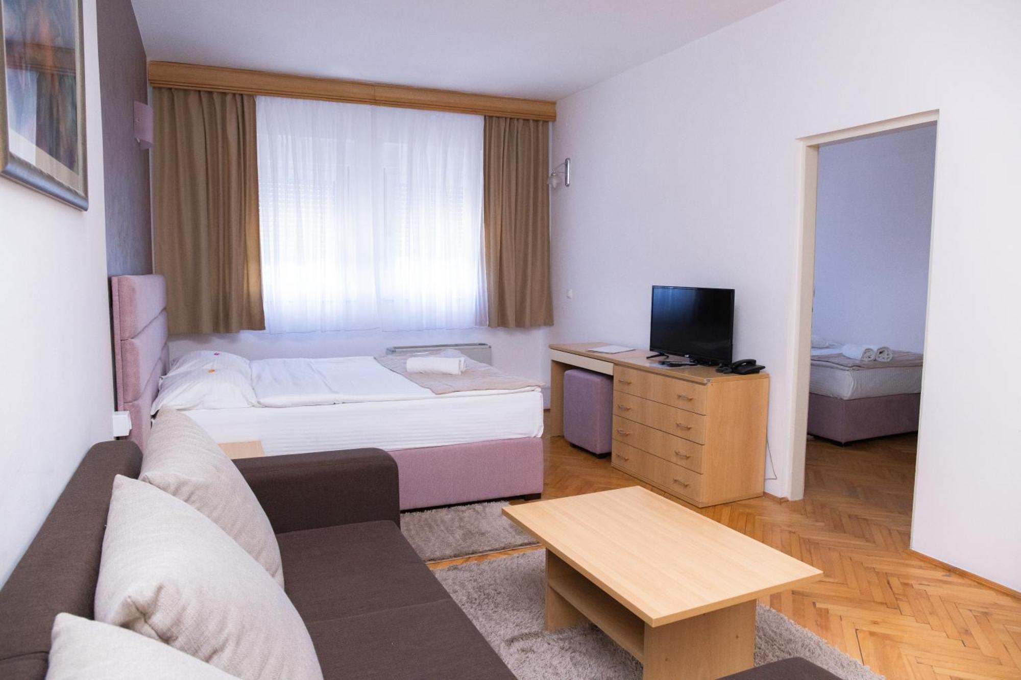 Motel New Sanatron 보산스키 노비 외부 사진