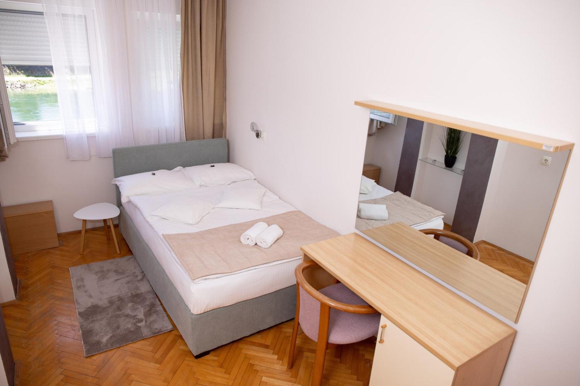 Motel New Sanatron 보산스키 노비 외부 사진
