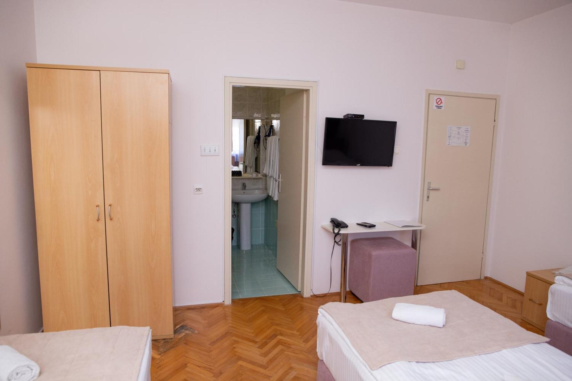 Motel New Sanatron 보산스키 노비 외부 사진