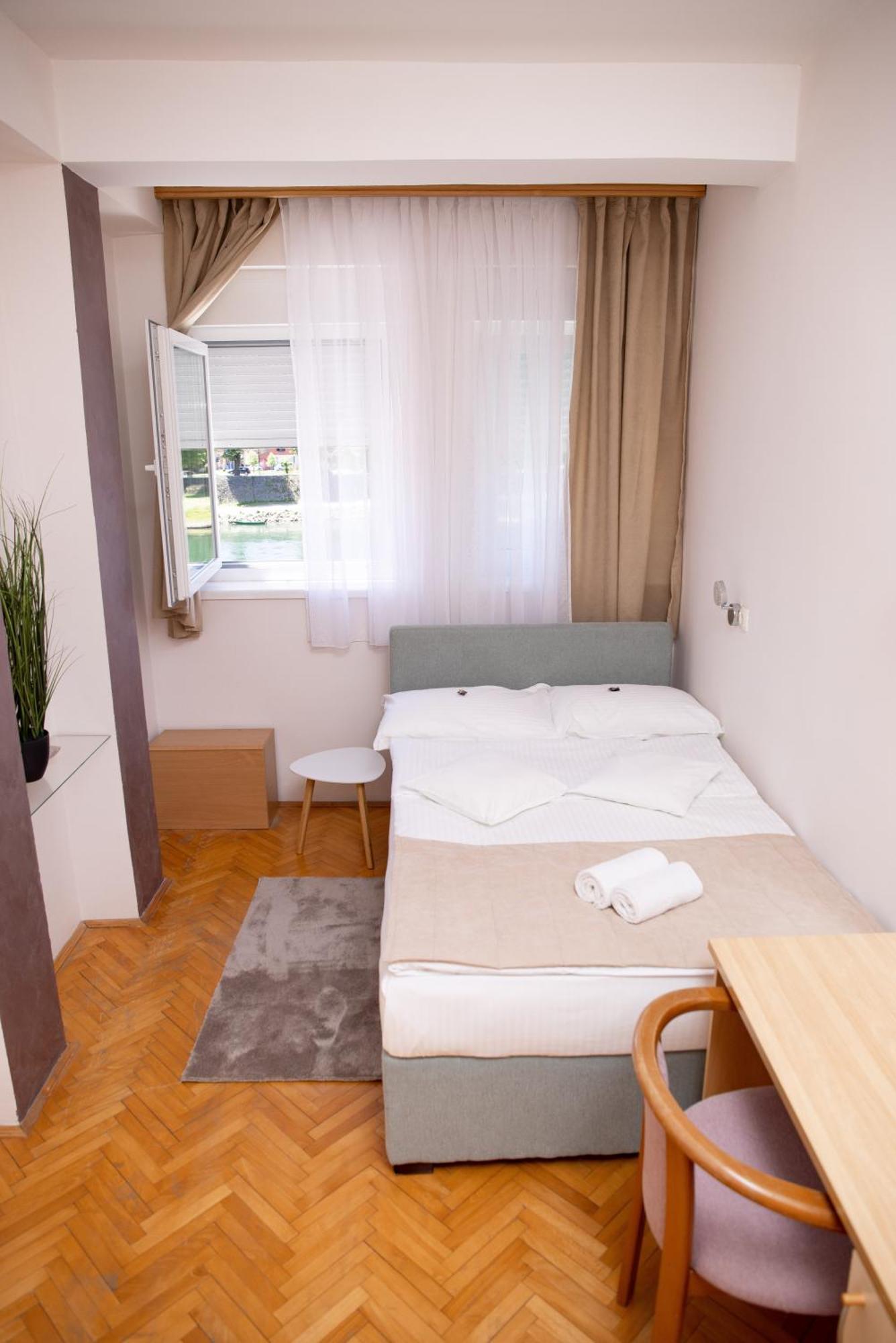 Motel New Sanatron 보산스키 노비 외부 사진