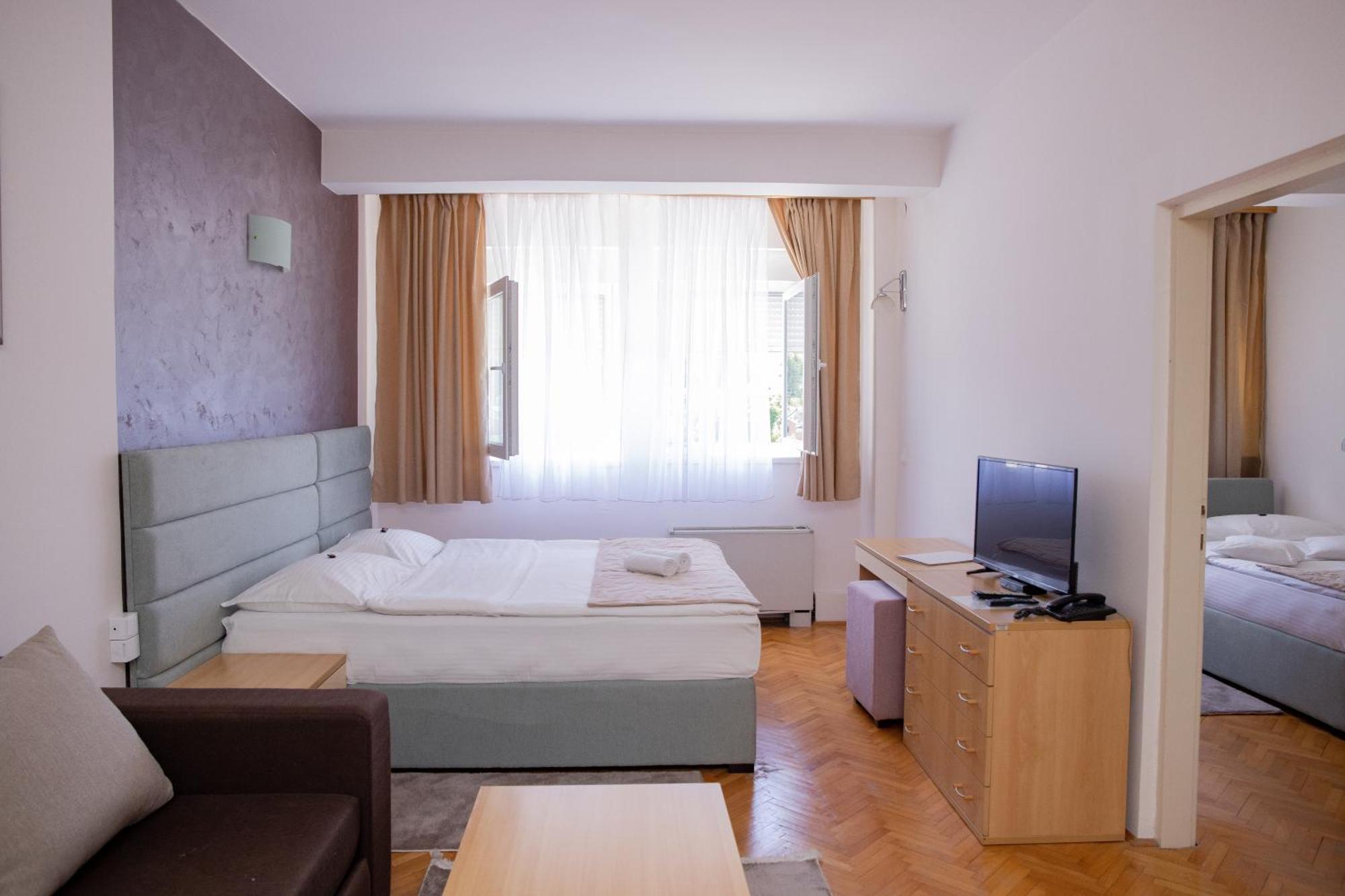 Motel New Sanatron 보산스키 노비 외부 사진