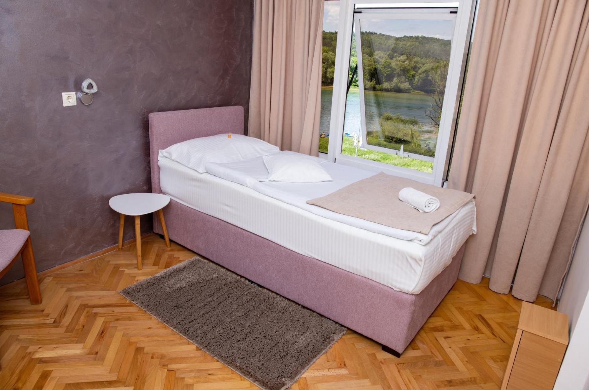 Motel New Sanatron 보산스키 노비 외부 사진