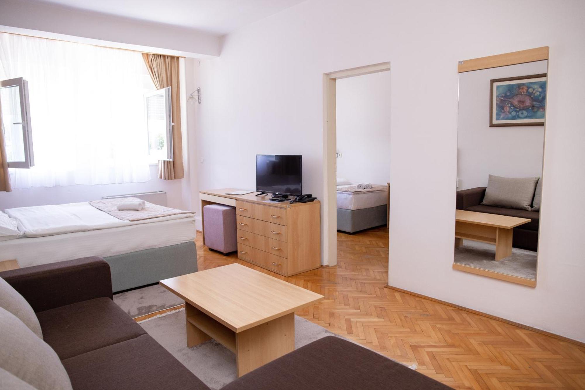 Motel New Sanatron 보산스키 노비 외부 사진