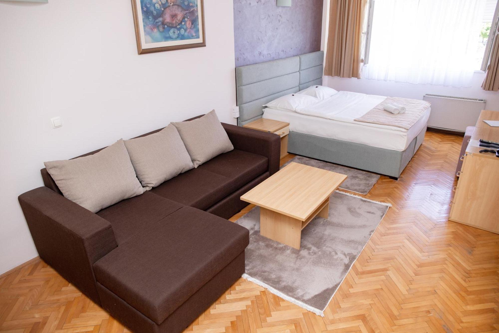 Motel New Sanatron 보산스키 노비 외부 사진