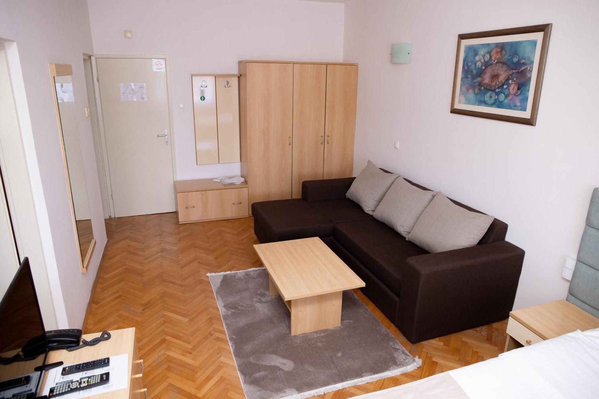 Motel New Sanatron 보산스키 노비 외부 사진
