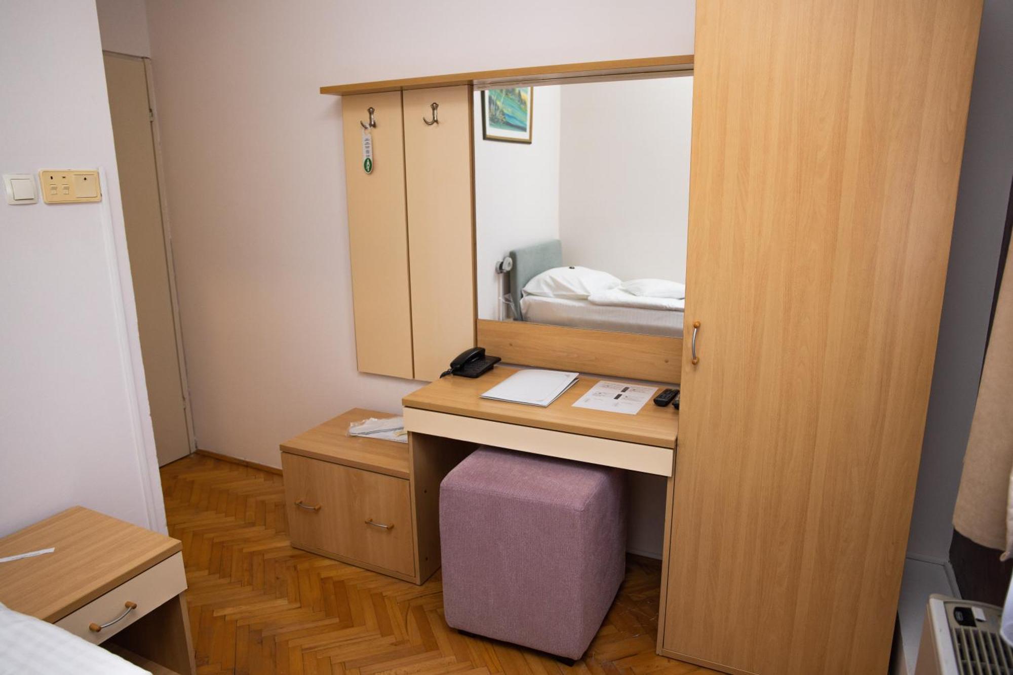 Motel New Sanatron 보산스키 노비 외부 사진