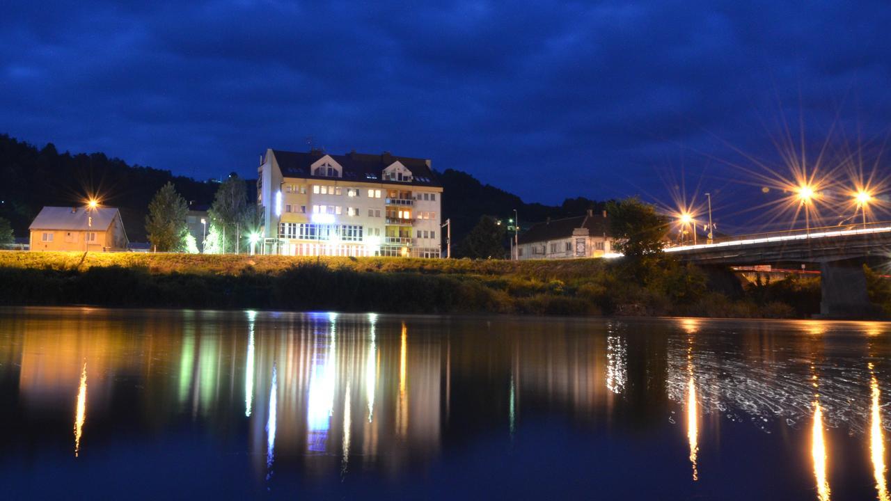Motel New Sanatron 보산스키 노비 외부 사진